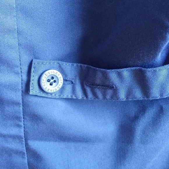 Ladies Scrubology Scrub Top sz Medium 💙 2 for 20 add to bundle to get discount - Picture 5 of 6